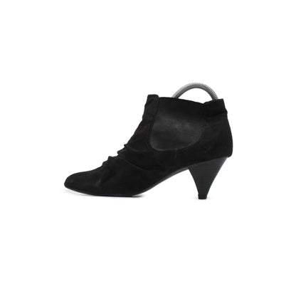 CLASSIC BLACK CONE HEEL