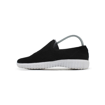 CLASSIC BLACK SLIP ON