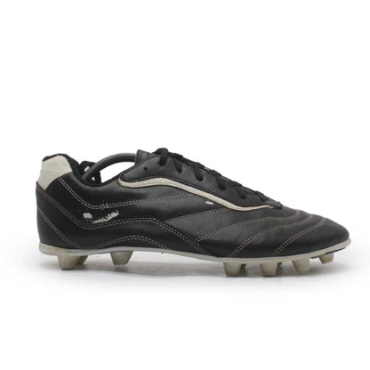 CLASSIC BLACK FOOTBALL CLEAT