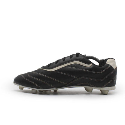 CLASSIC BLACK FOOTBALL CLEAT