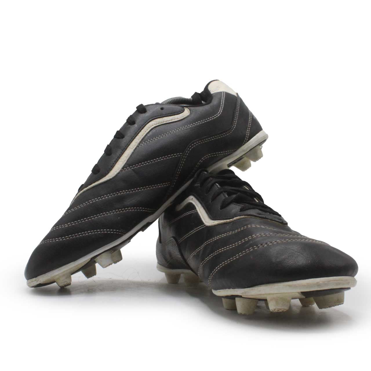 CLASSIC BLACK FOOTBALL CLEAT