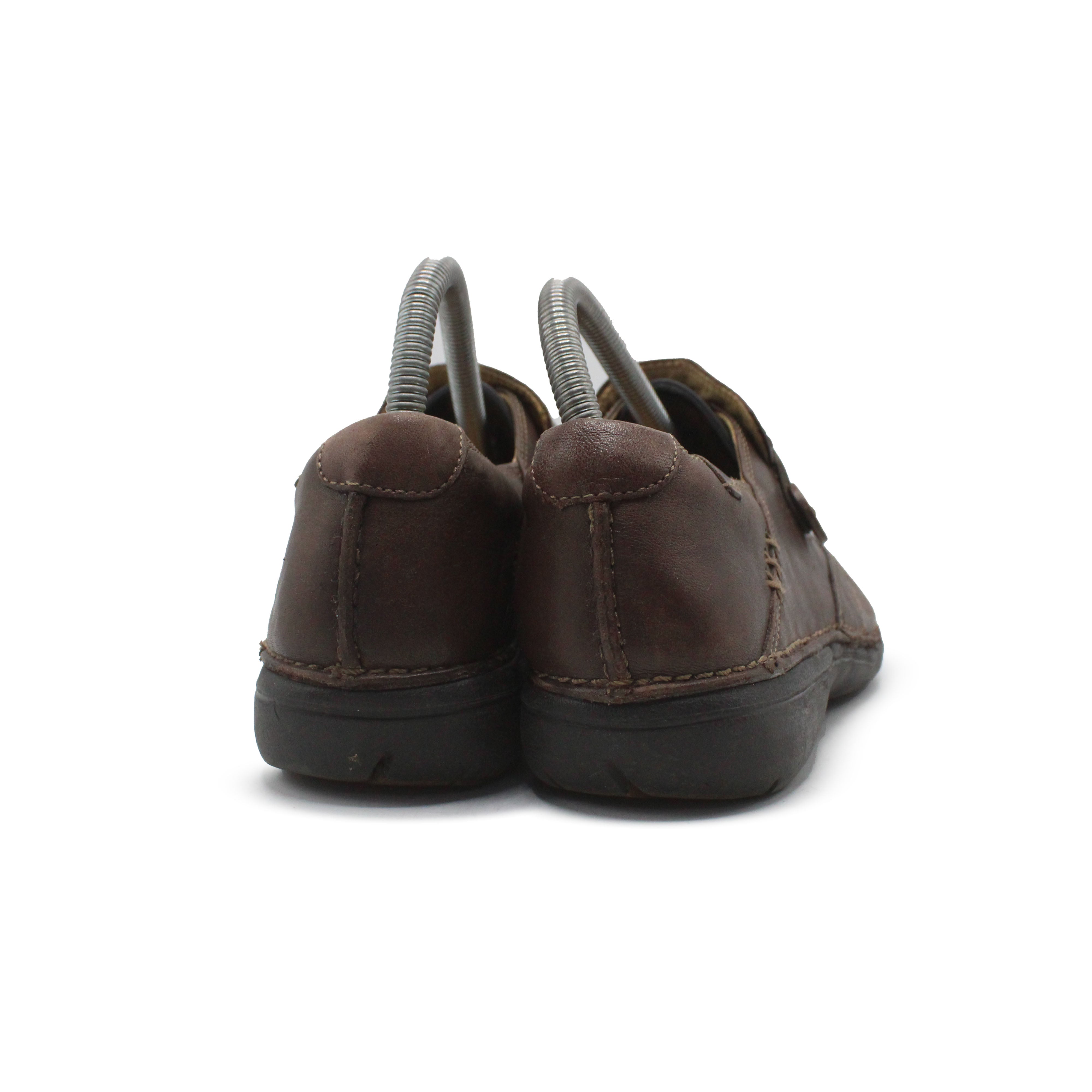 Clarks sale structured shoes