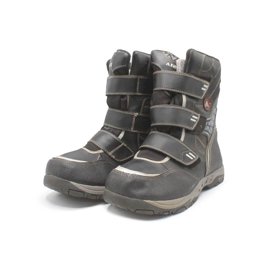 Air insulated outlet boots