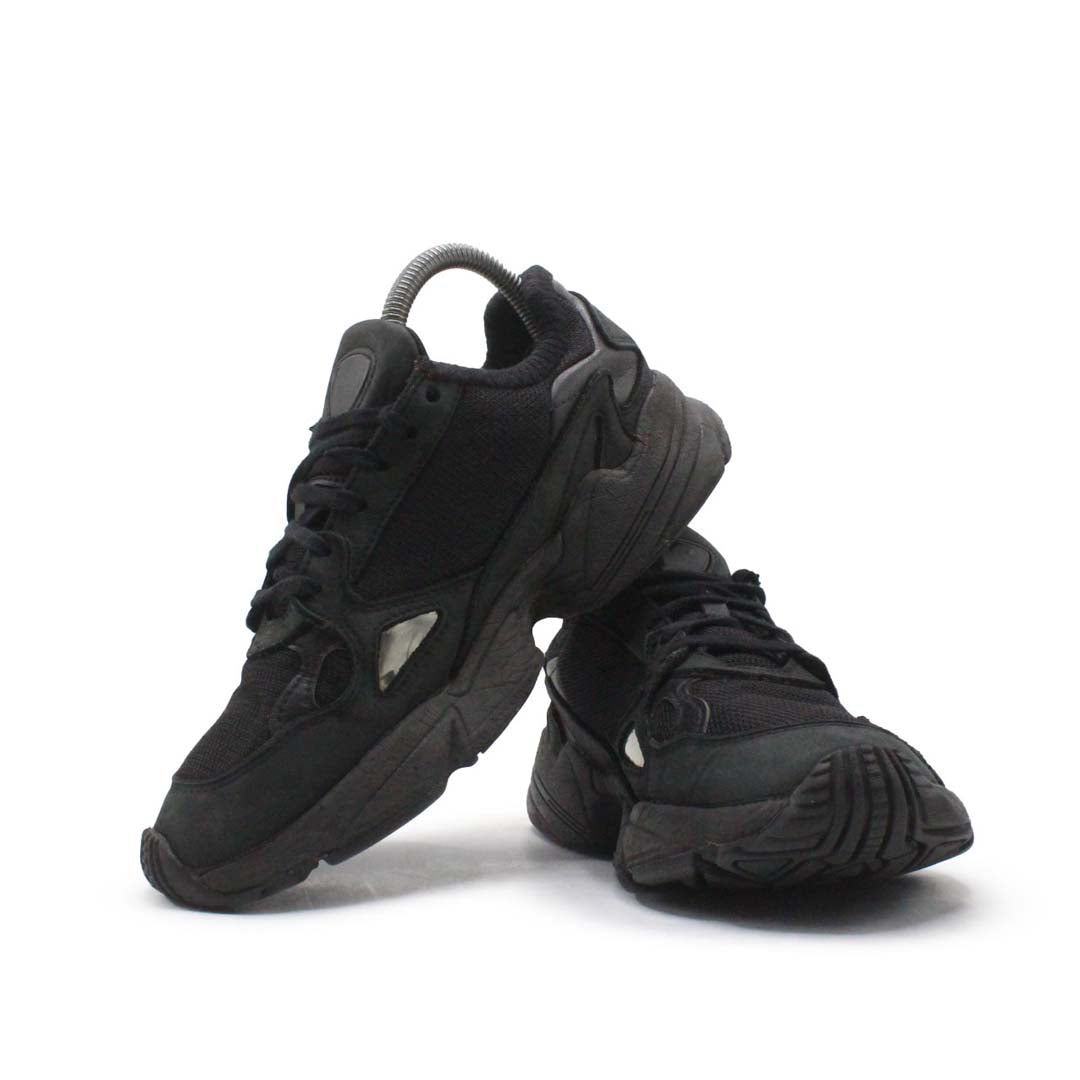 Adidas falcon 2024 black outfit